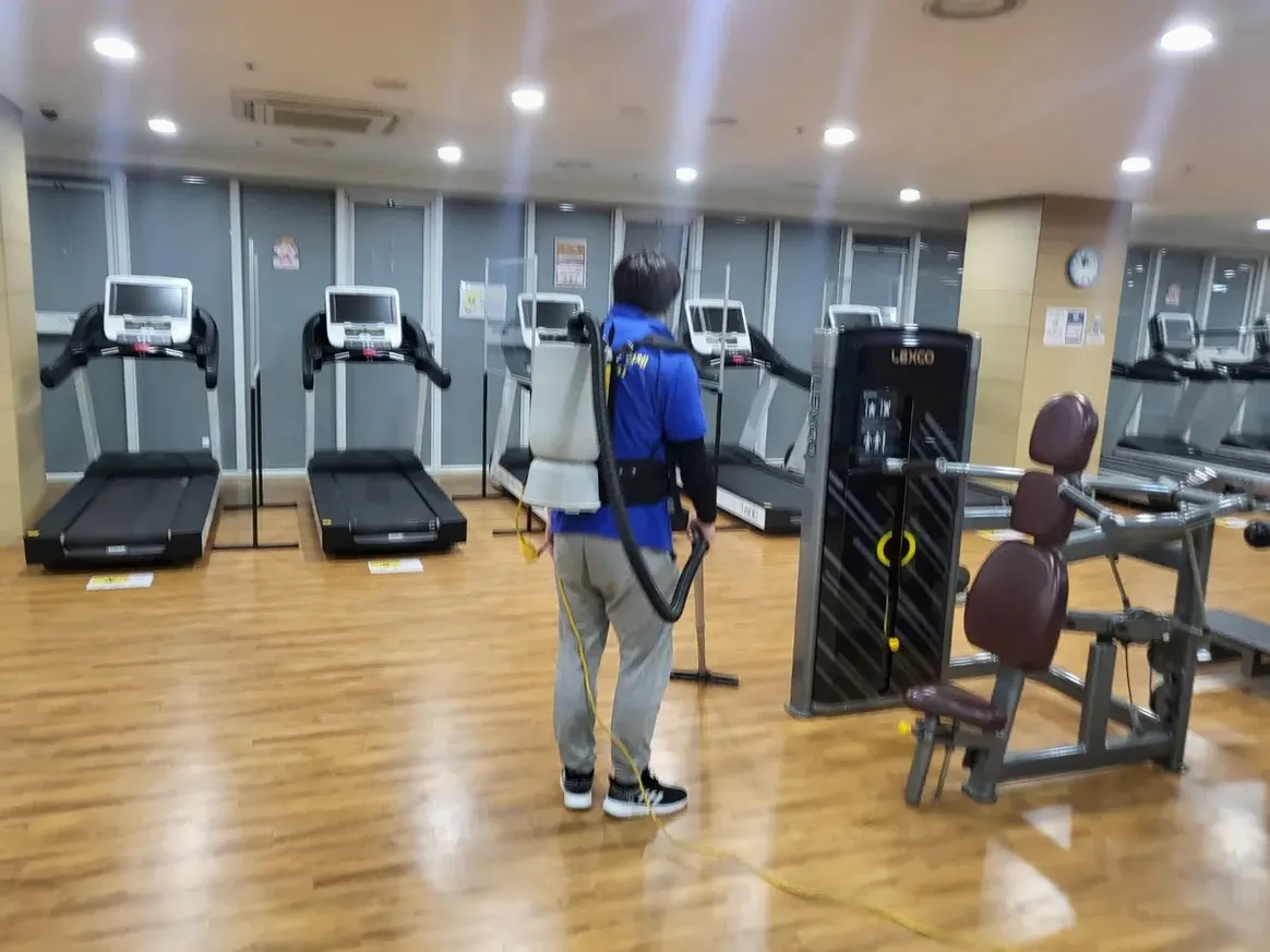 서구 덕흥동 헬스장 샤워실 장비 주변 정밀 위생청소 사례 - 행진크린