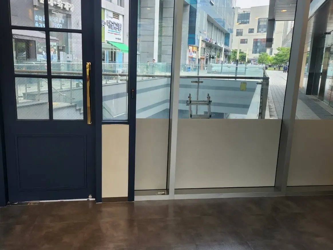 남구 압촌동 현장 출입문·프레임 바닥 위생청소 사례 - 행진크린